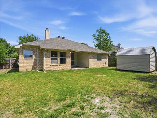 104 Adams Drive, Crowley, TX 76036