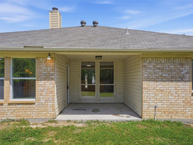 104 Adams Drive, Crowley, TX 76036