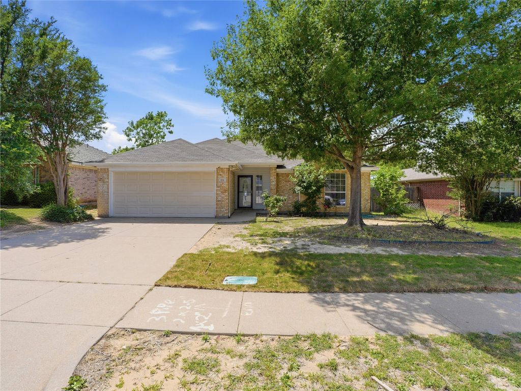 104 Adams Drive, Crowley, TX 76036
