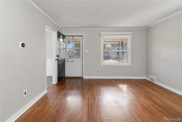 2437 Barrett Avenue, Royal Oak, MI 48067