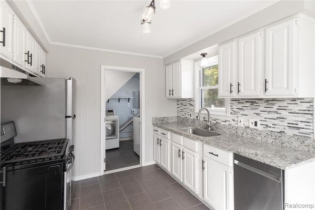 2437 Barrett Avenue, Royal Oak, MI 48067