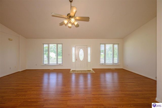 247 Meadowlake Drive, Radcliff, KY 40160