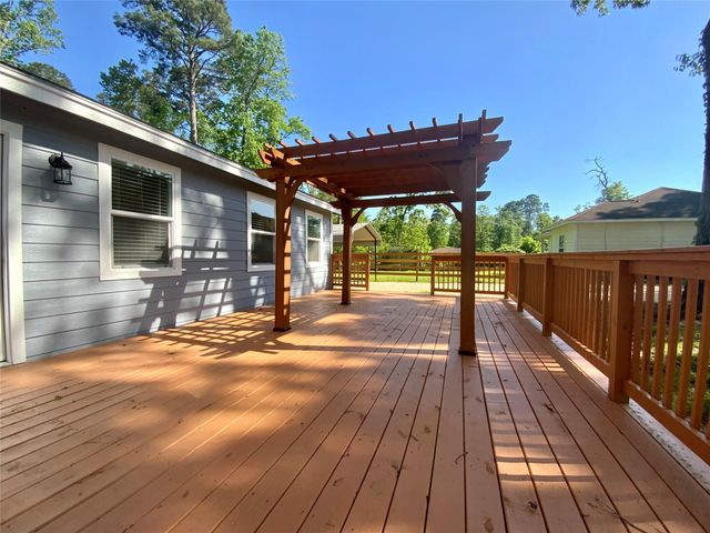 172 Pine Needle St, Onalaska, TX 77360