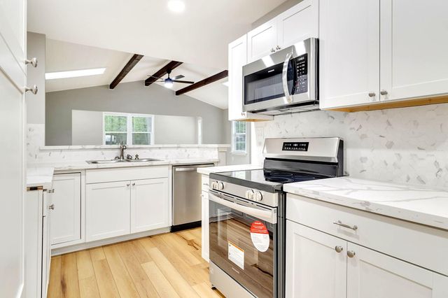 172 Pine Needle St, Onalaska, TX 77360