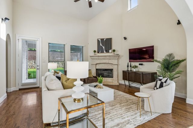 349 Hill Creek Lane, Grapevine, TX 76051