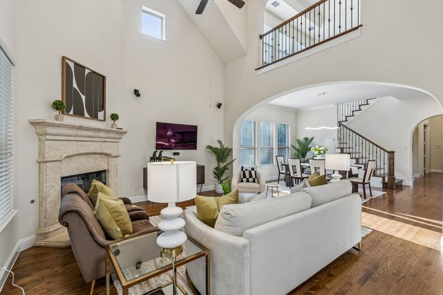 349 Hill Creek Lane, Grapevine, TX 76051