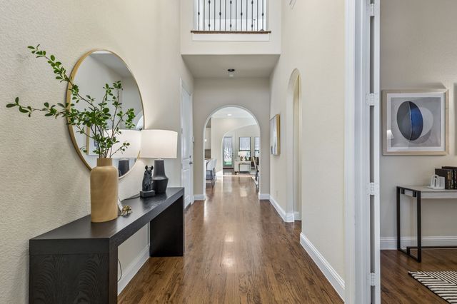 349 Hill Creek Lane, Grapevine, TX 76051