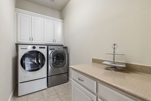 349 Hill Creek Lane, Grapevine, TX 76051