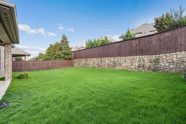 349 Hill Creek Lane, Grapevine, TX 76051