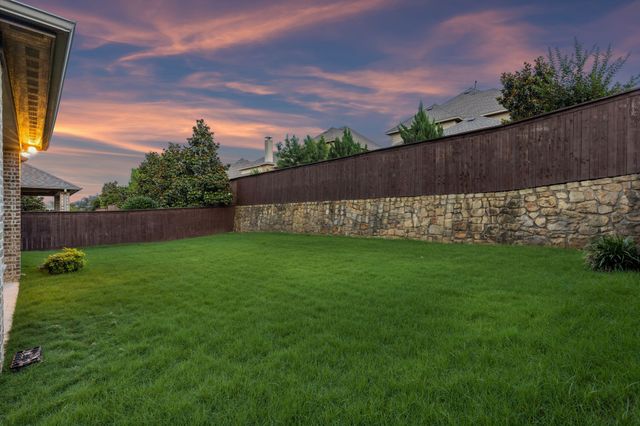 349 Hill Creek Lane, Grapevine, TX 76051