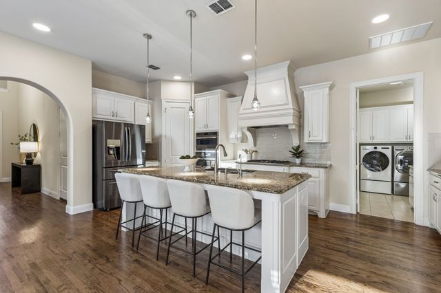 349 Hill Creek Lane, Grapevine, TX 76051