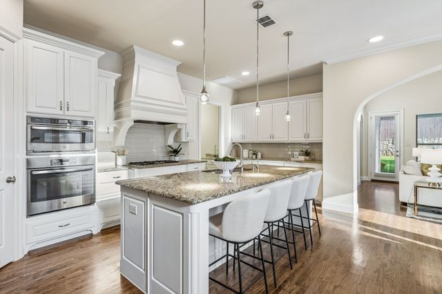 349 Hill Creek Lane, Grapevine, TX 76051