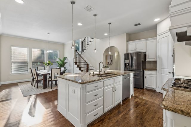 349 Hill Creek Lane, Grapevine, TX 76051