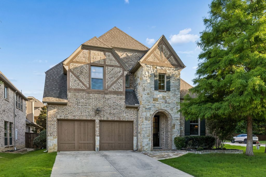 349 Hill Creek Lane, Grapevine, TX 76051