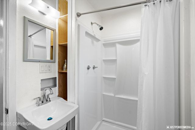 624 Karluk Street, Anchorage, AK 99501