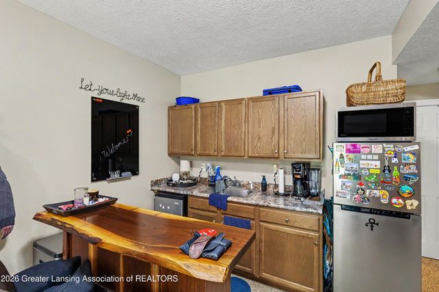 16090 Park Lake Road, East Lansing, MI 48823