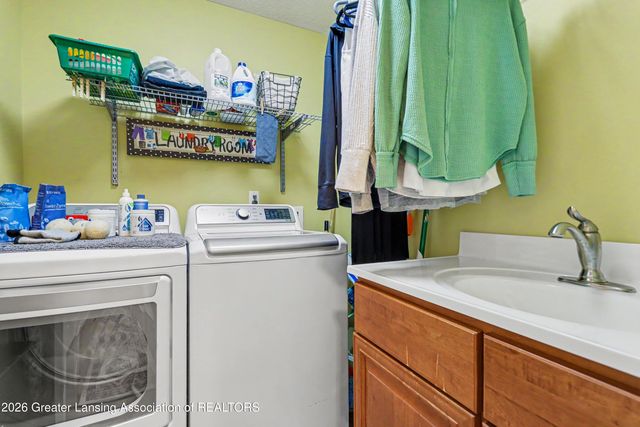 16090 Park Lake Road, East Lansing, MI 48823