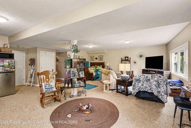16090 Park Lake Road, East Lansing, MI 48823