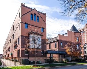 170 N Marion Street 8, Oak Park, IL 60301