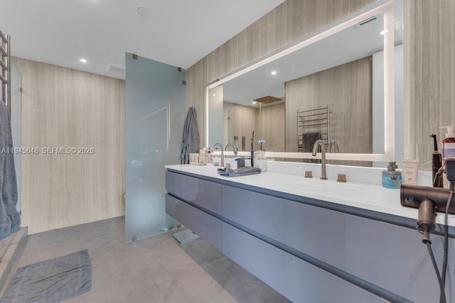 888 Biscayne Blvd 2409, Miami, FL 33132