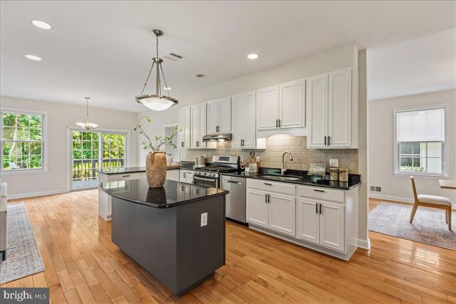 35 LEAVITT LN, Princeton, NJ 08540