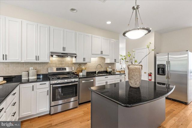 35 LEAVITT LN, Princeton, NJ 08540