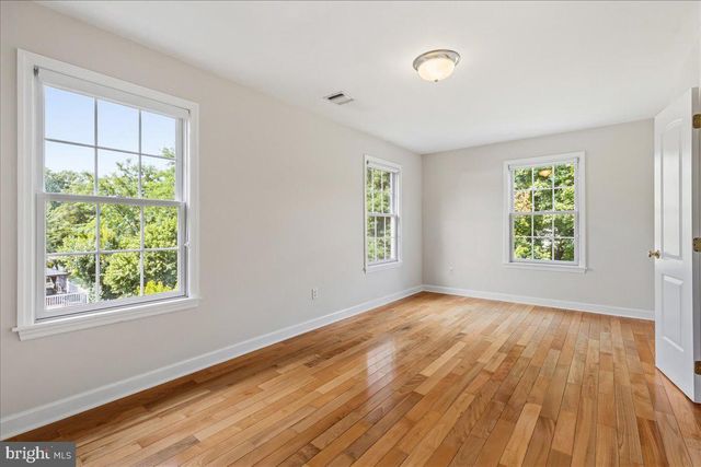 35 LEAVITT LN, Princeton, NJ 08540