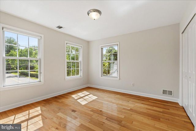 35 LEAVITT LN, Princeton, NJ 08540