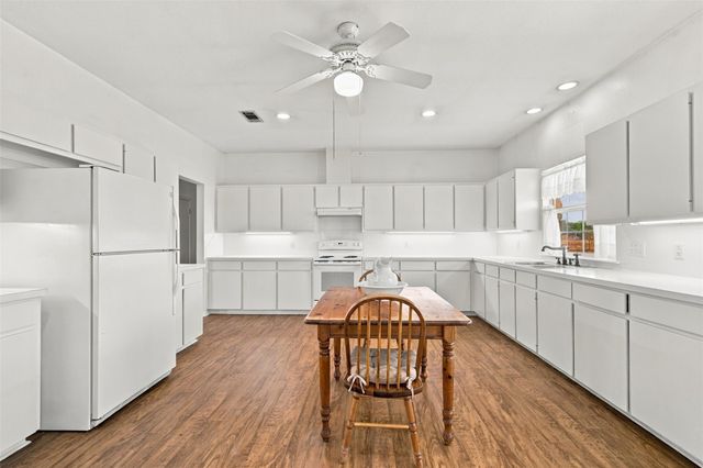 725 County Road 124, Georgetown, TX 78626