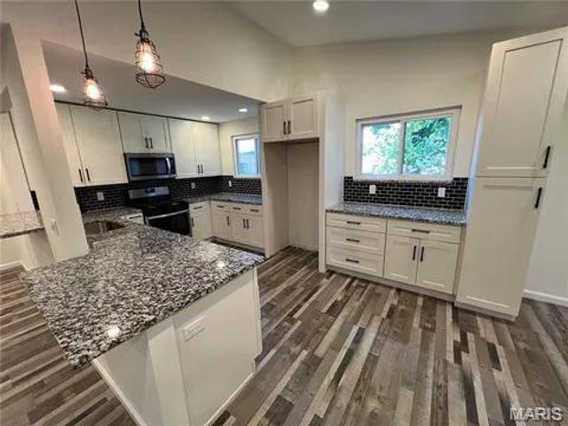 1529 Tryon Drive, Creve Coeur, MO 63146