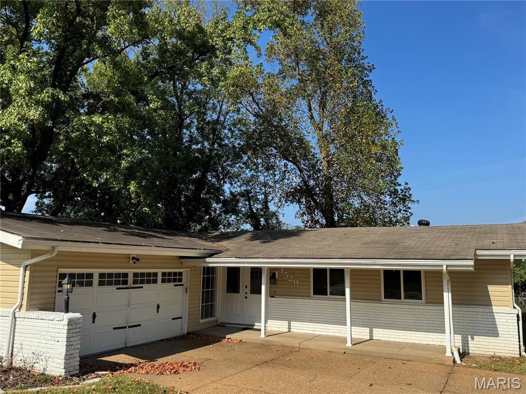 1529 Tryon Drive, Creve Coeur, MO 63146
