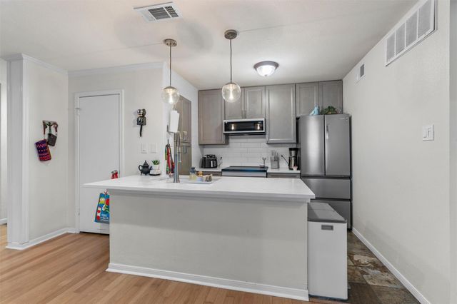 8888 Tallwood DR 1106, Austin, TX 78759