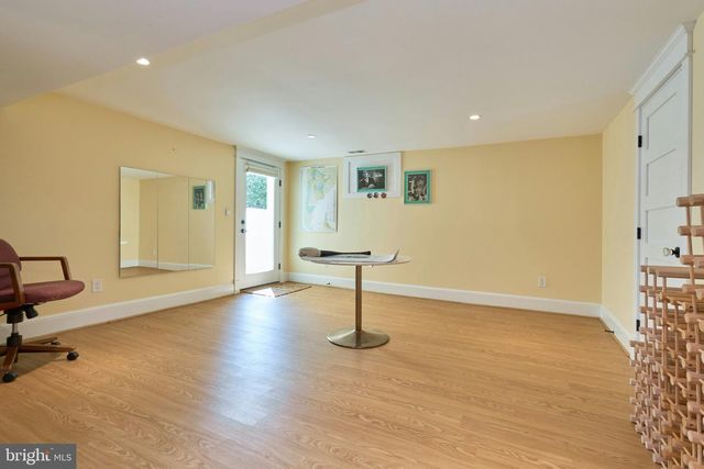 1243 N STUART ST N, Arlington, VA 22201