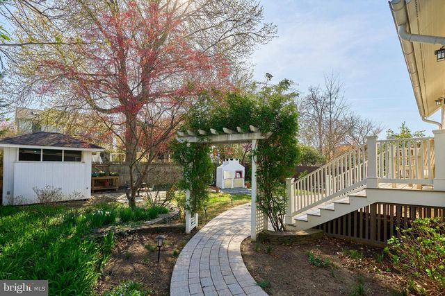 1243 N STUART ST N, Arlington, VA 22201