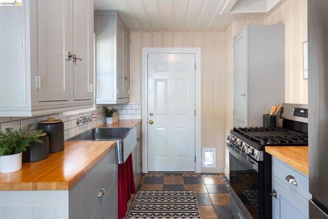 812 E 19Th St, Oakland, CA 94606