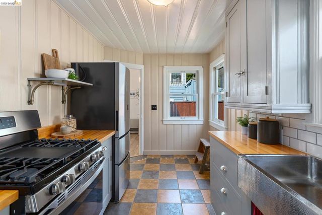 812 E 19Th St, Oakland, CA 94606