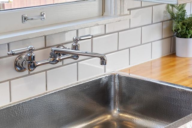 812 E 19Th St, Oakland, CA 94606