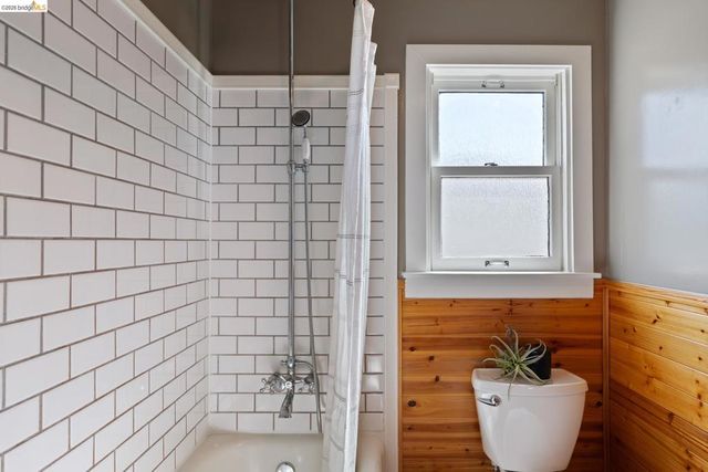 812 E 19Th St, Oakland, CA 94606