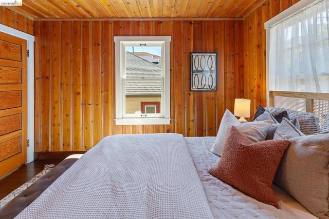 812 E 19Th St, Oakland, CA 94606