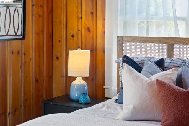 812 E 19Th St, Oakland, CA 94606