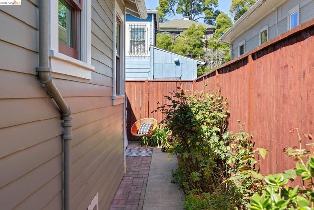 812 E 19Th St, Oakland, CA 94606