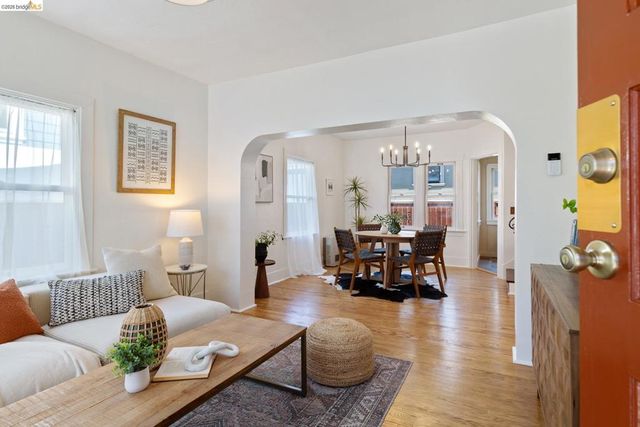 812 E 19Th St, Oakland, CA 94606