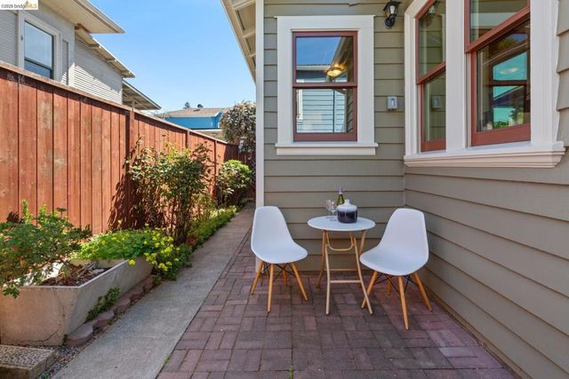 812 E 19Th St, Oakland, CA 94606