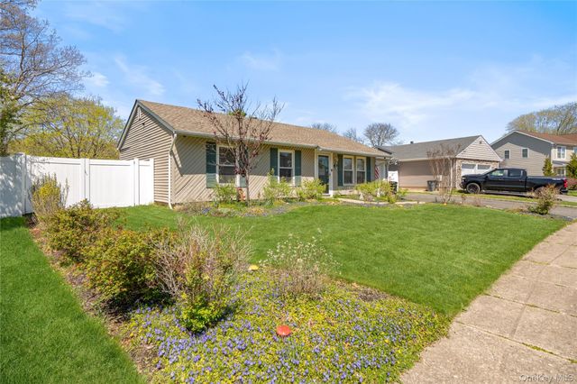 158 Glenmere Way, Holbrook, NY 11741