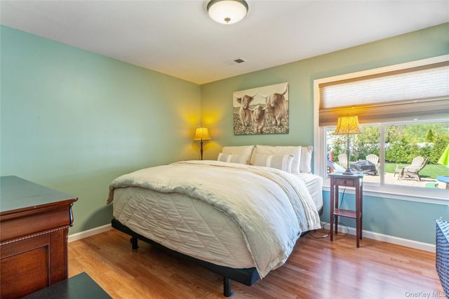 158 Glenmere Way, Holbrook, NY 11741