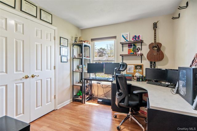 158 Glenmere Way, Holbrook, NY 11741