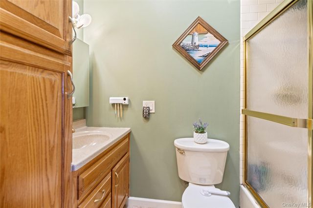 158 Glenmere Way, Holbrook, NY 11741