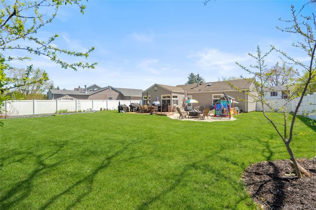 158 Glenmere Way, Holbrook, NY 11741