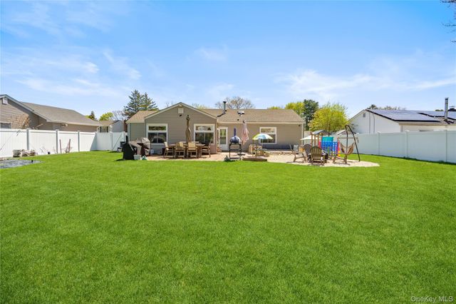 158 Glenmere Way, Holbrook, NY 11741