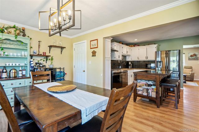 158 Glenmere Way, Holbrook, NY 11741